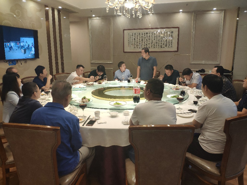 馬行千里，不洗塵沙。(圖1)